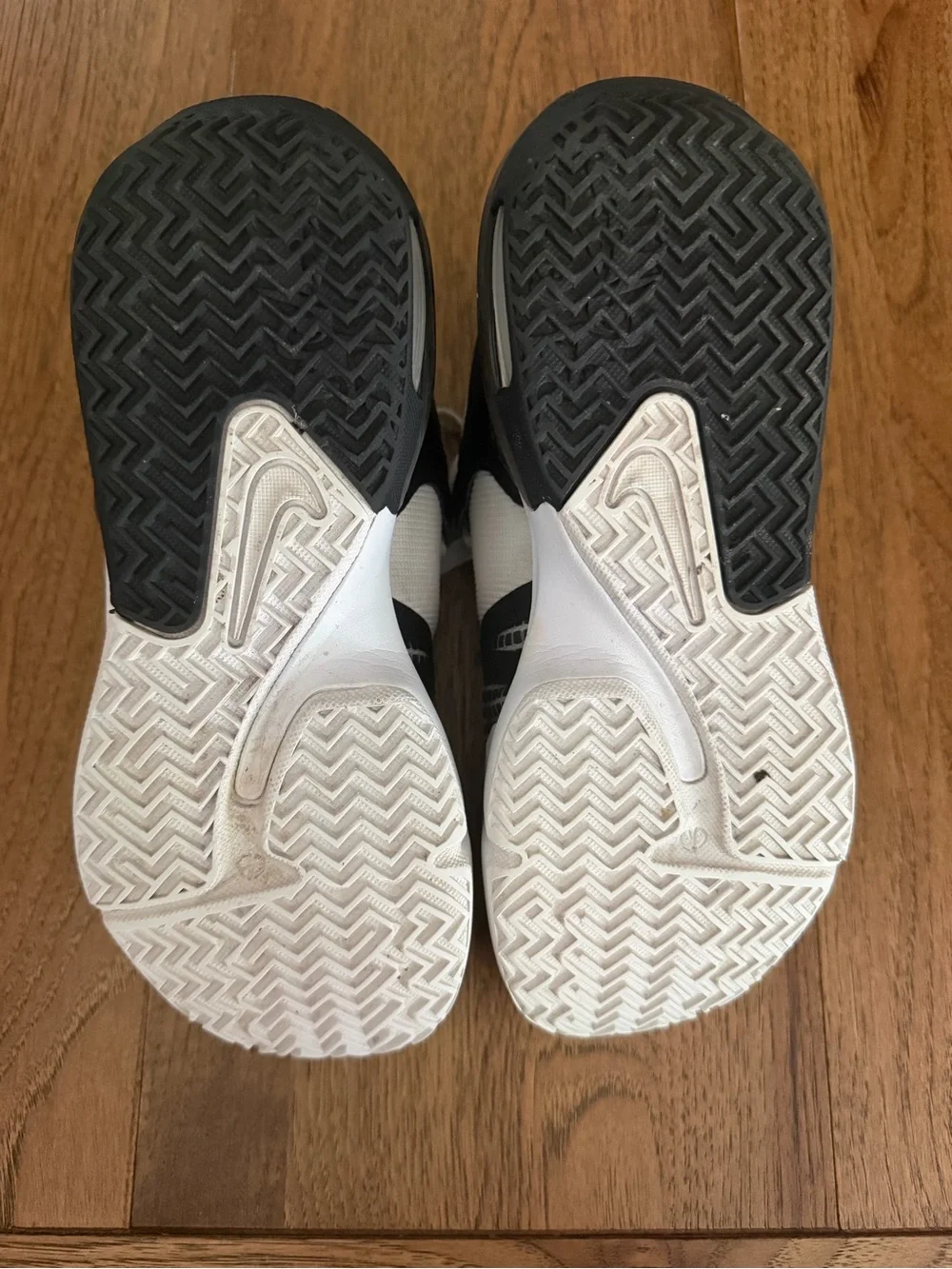 Nike Kids LeBron Witness 7GS White Black Basketball Shoes Size 6Y